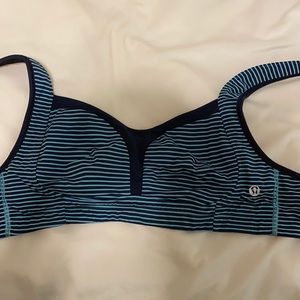 Lululemon sports bra size 6